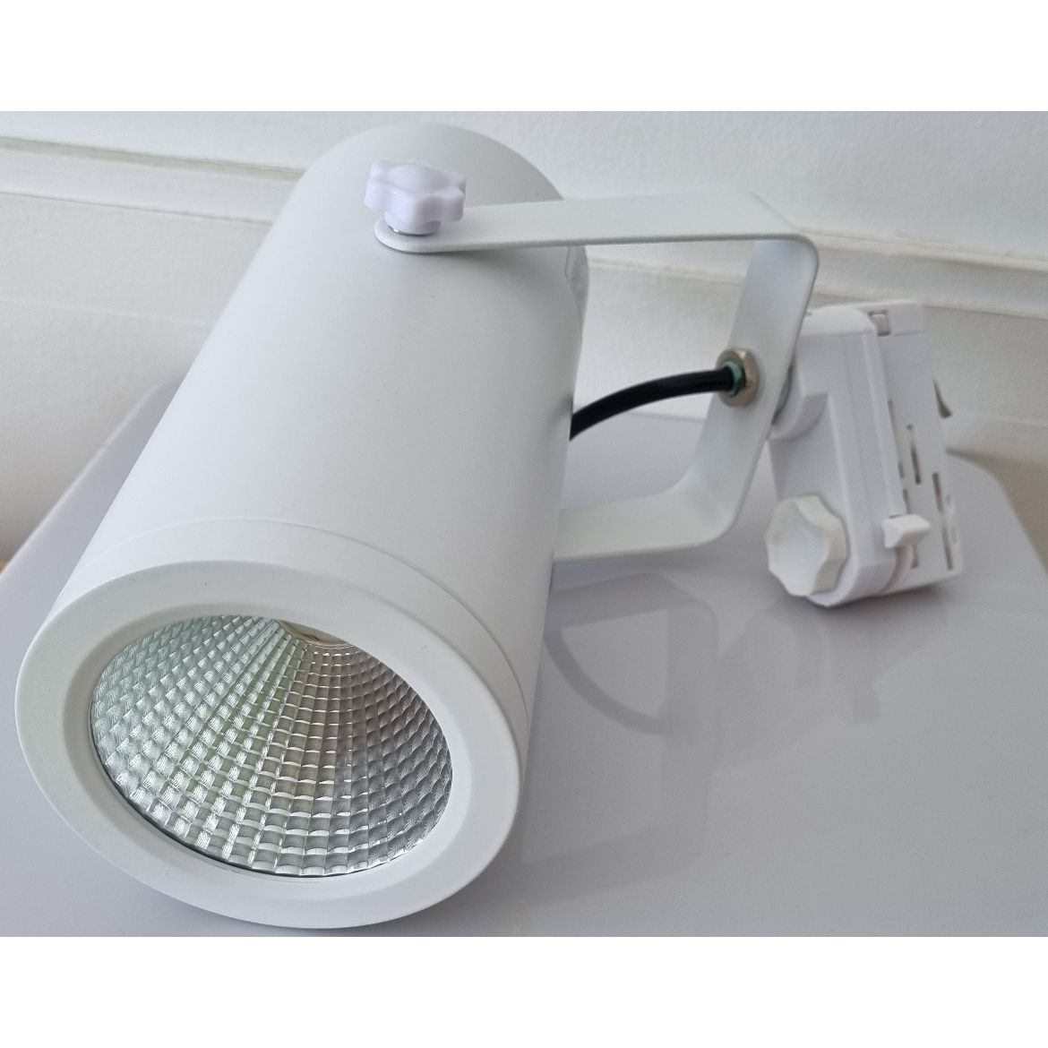 Projecteur noir LED COB 3 phases sur rail 35W 3600L 4000K 38°